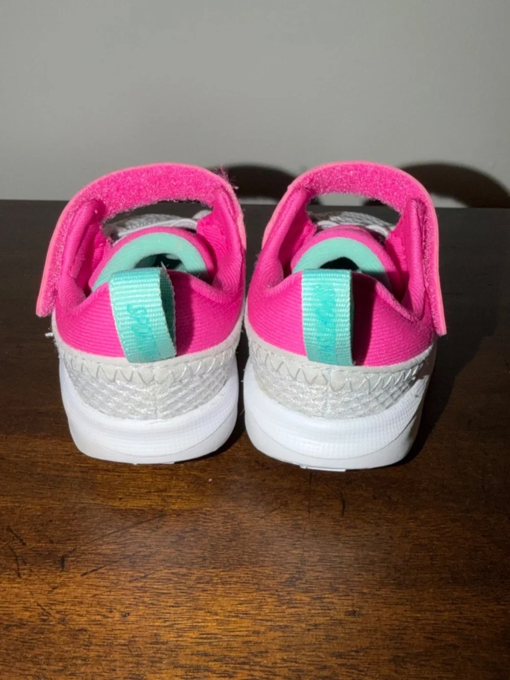 Nike Baby Water Mesh Sneakers Pink and White Size 5C Toddler Shoes Pre-owned EUC